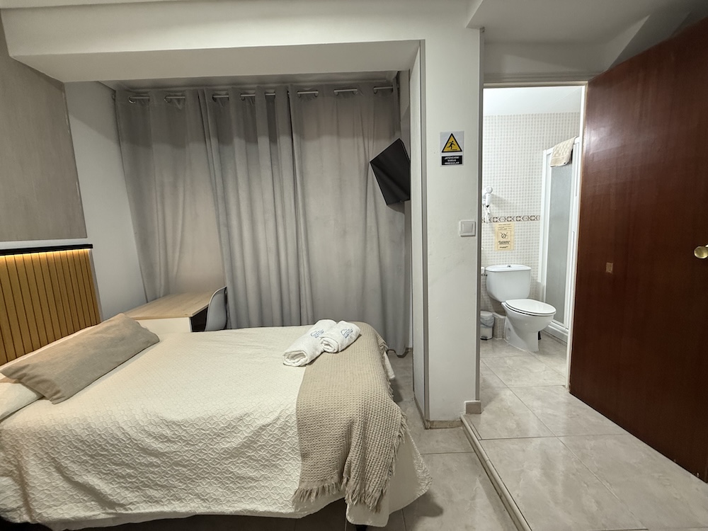 Imagen Habitación Individual con Baño Completo 6