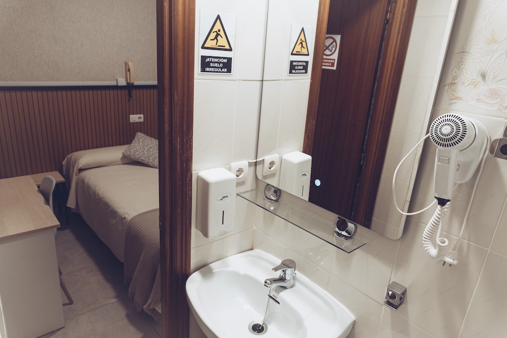 Imagen Habitación Doble con Baño Privado Completo 1